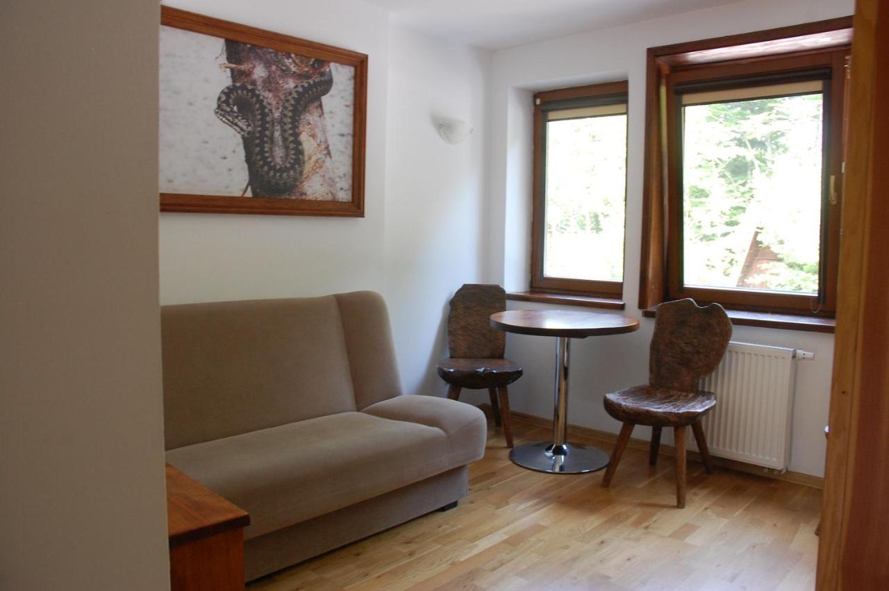 Domek Mysliwski W Mucznem Lutowiska Buitenkant foto