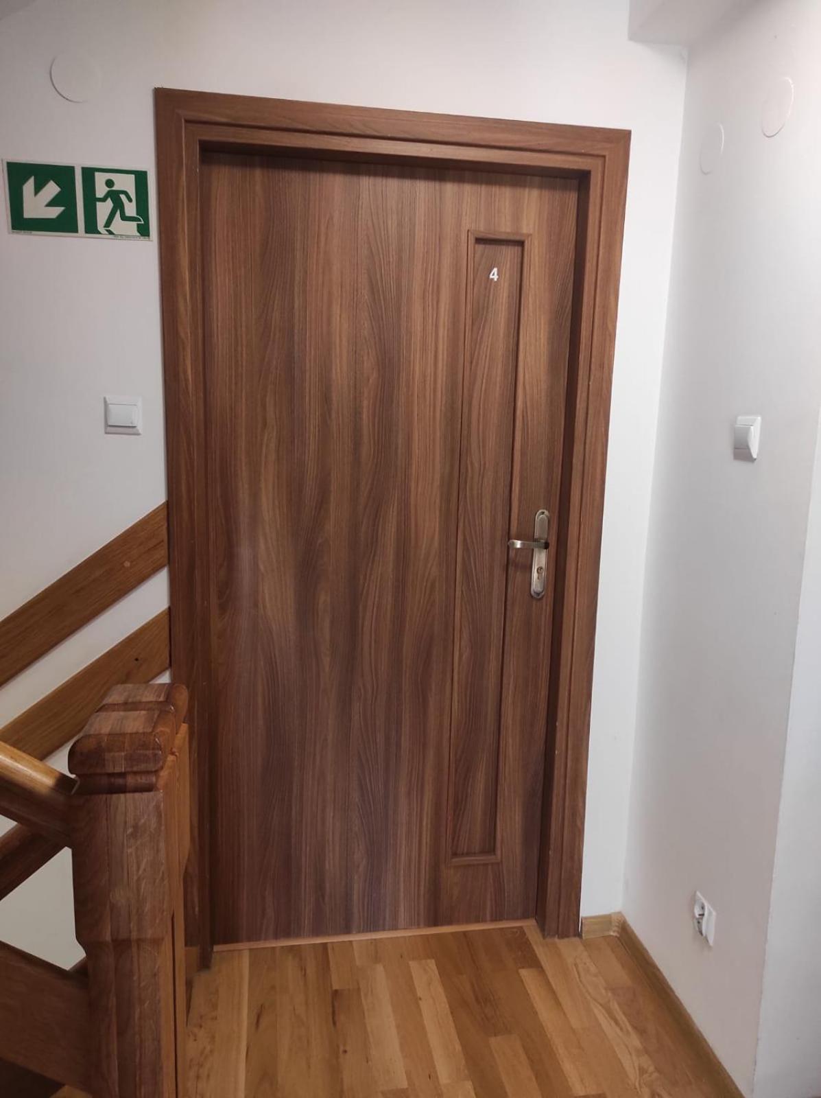 Domek Mysliwski W Mucznem Lutowiska Buitenkant foto